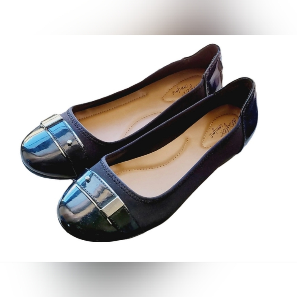 Size 10 Black flats